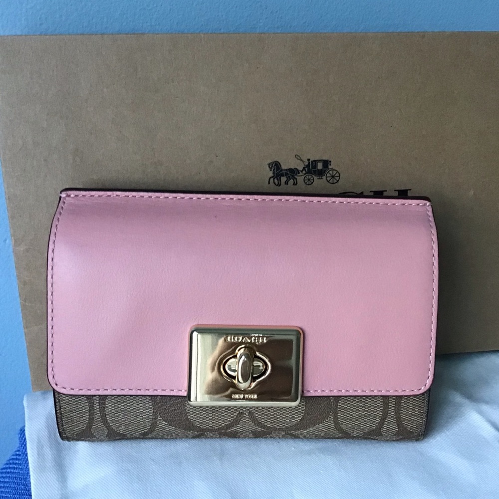COACH Cassidy Turnlock Wallet Leather.